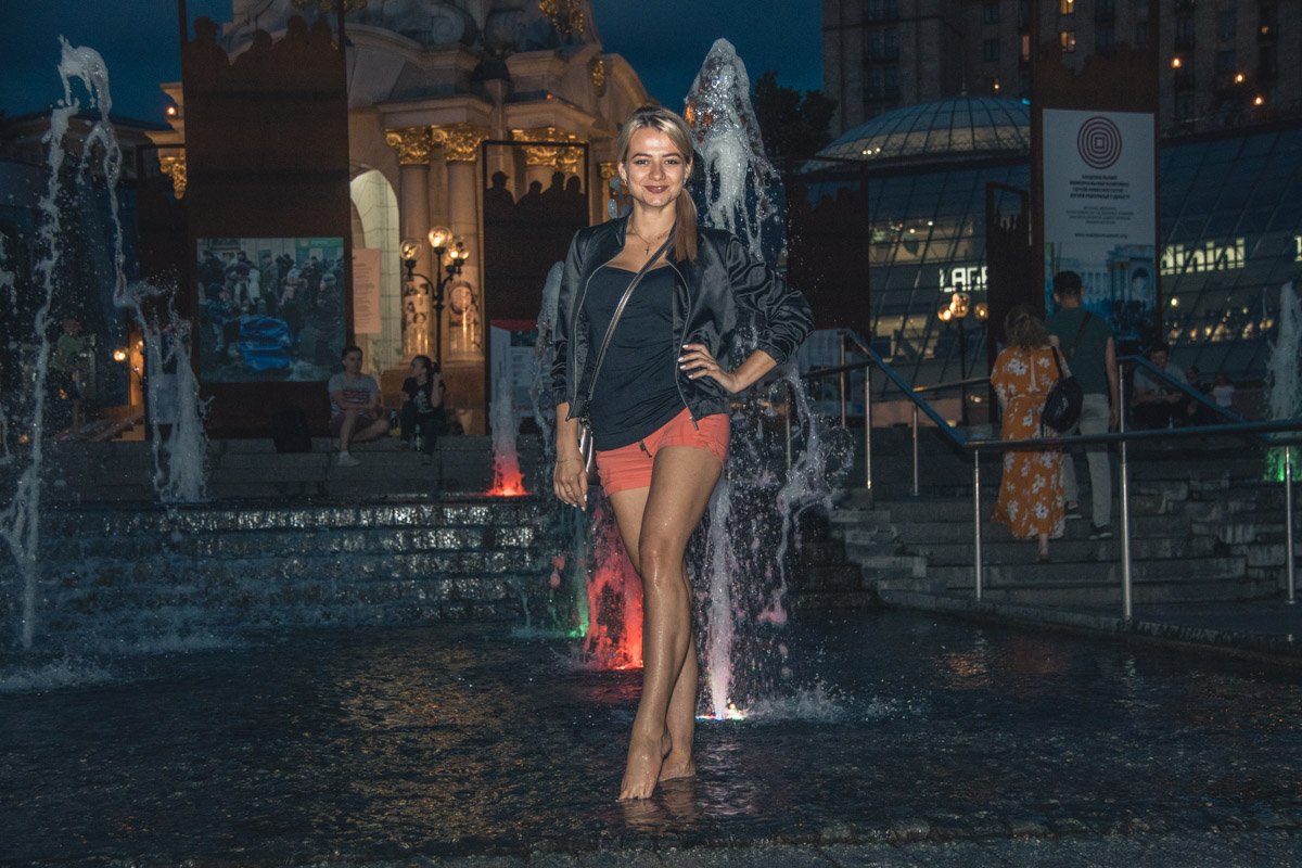 Вечернее дефиле в фонтане