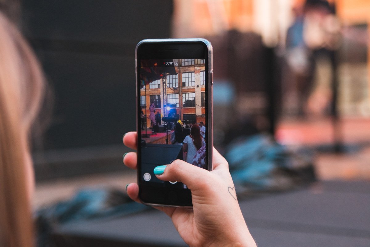 Она выступала с такими известными украинскими группами как Mozgi и Время и Стекло