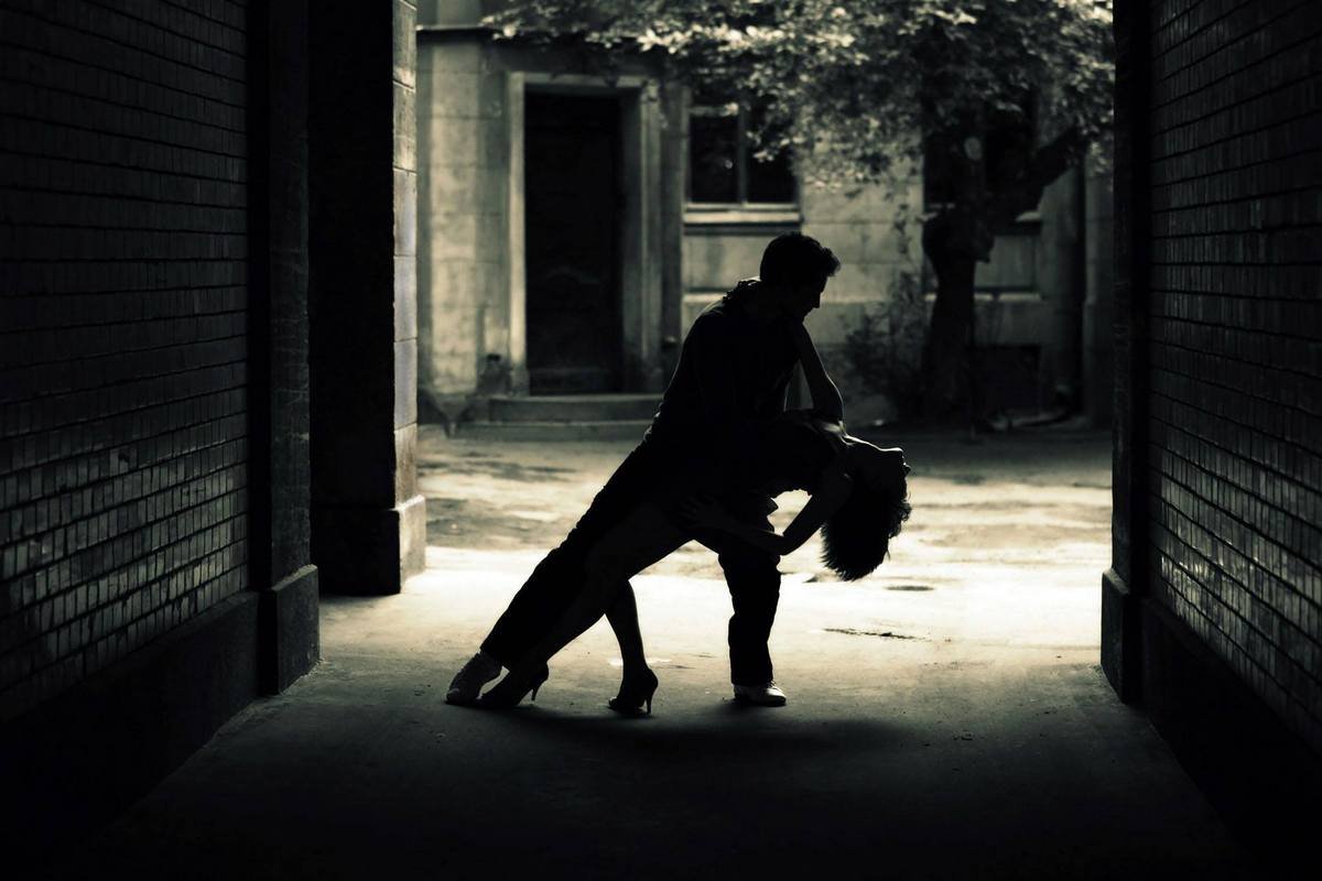 Летний курс аргентинского танго отлично подойдет тем, кто любит танцевать и хочет разнообразить и отточить свое мастерство