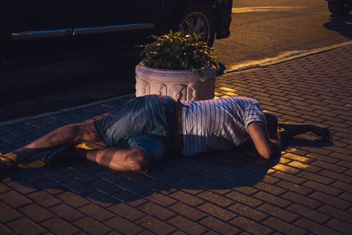 Одному из задержанных стало плохо и понадобилась помощь медиков, однако от госпитализации он отказался