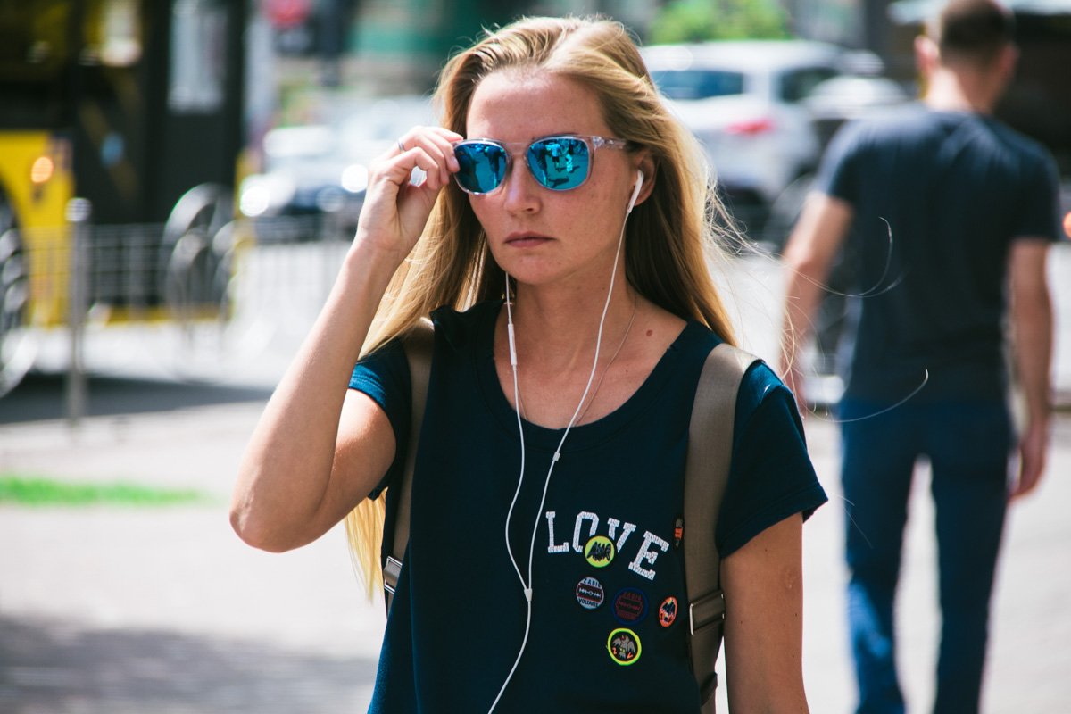 Я ярких очкам мир вокруг кажется более красочным и сочным 