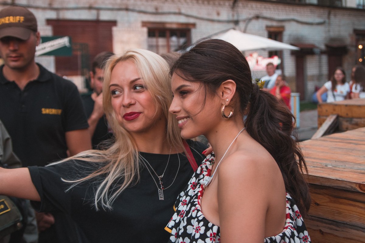 Хедлайнером яркого события лета стала певица Мишель Андраде Хедлайнером яркого события лета стала певица Мишель Андраде