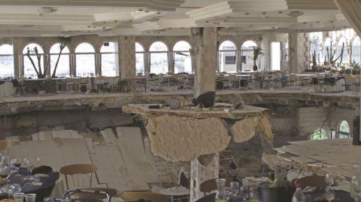 В Румынии на свадьбе обрушился балкон, 18 человек травмированы В Румынии на свадьбе обрушился балкон, 18 человек травмированы