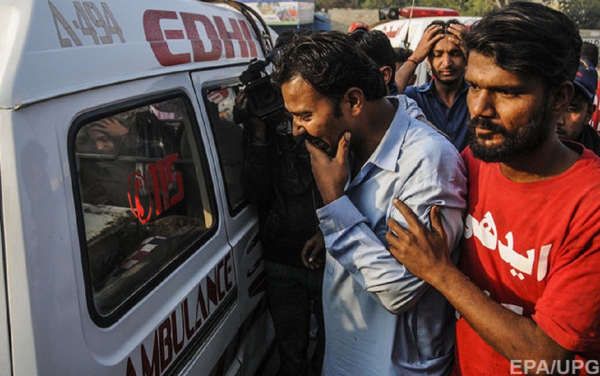 В Пакистане в ДТП с грузовиком и пассажирским автобусом погибли около 17 человек В Пакистане в ДТП с грузовиком и пассажирским автобусом погибли около 17 человек