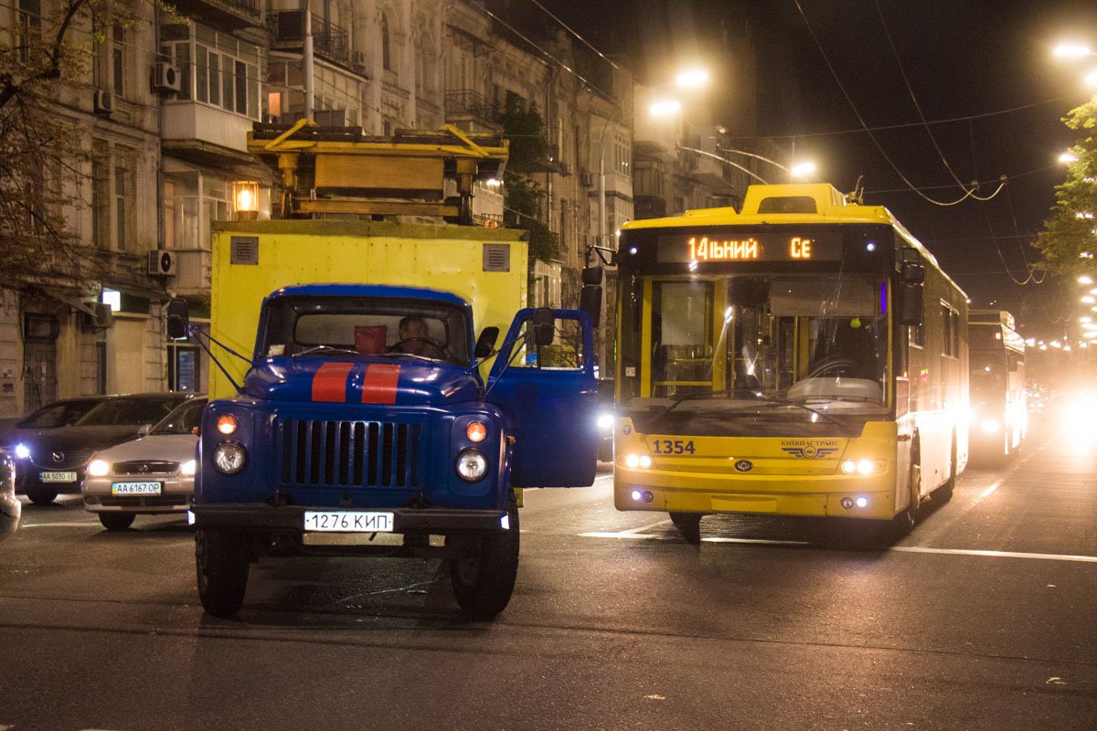 Движение троллейбусов по улице Саксаганского парализовано