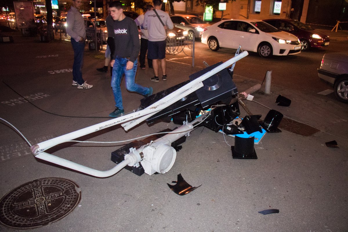 На месте работают аварийные службы