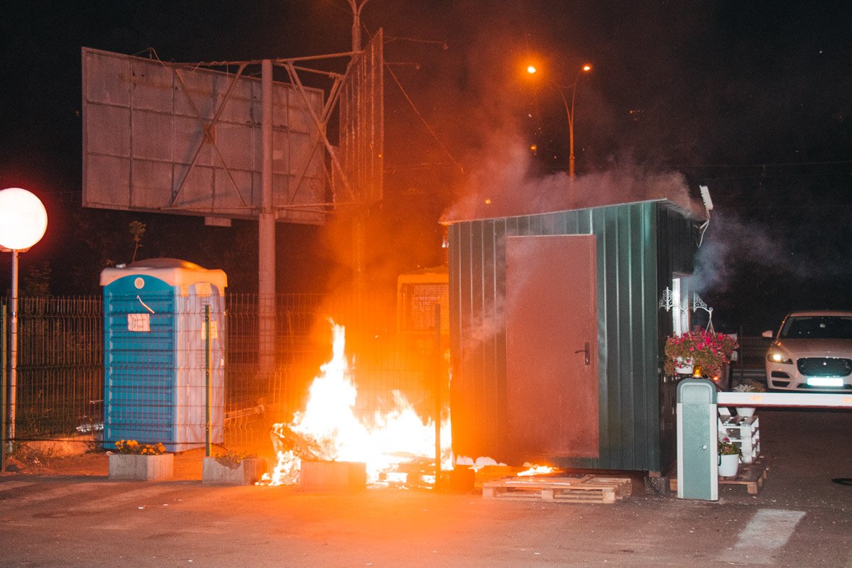 Пожар начался около 23:20