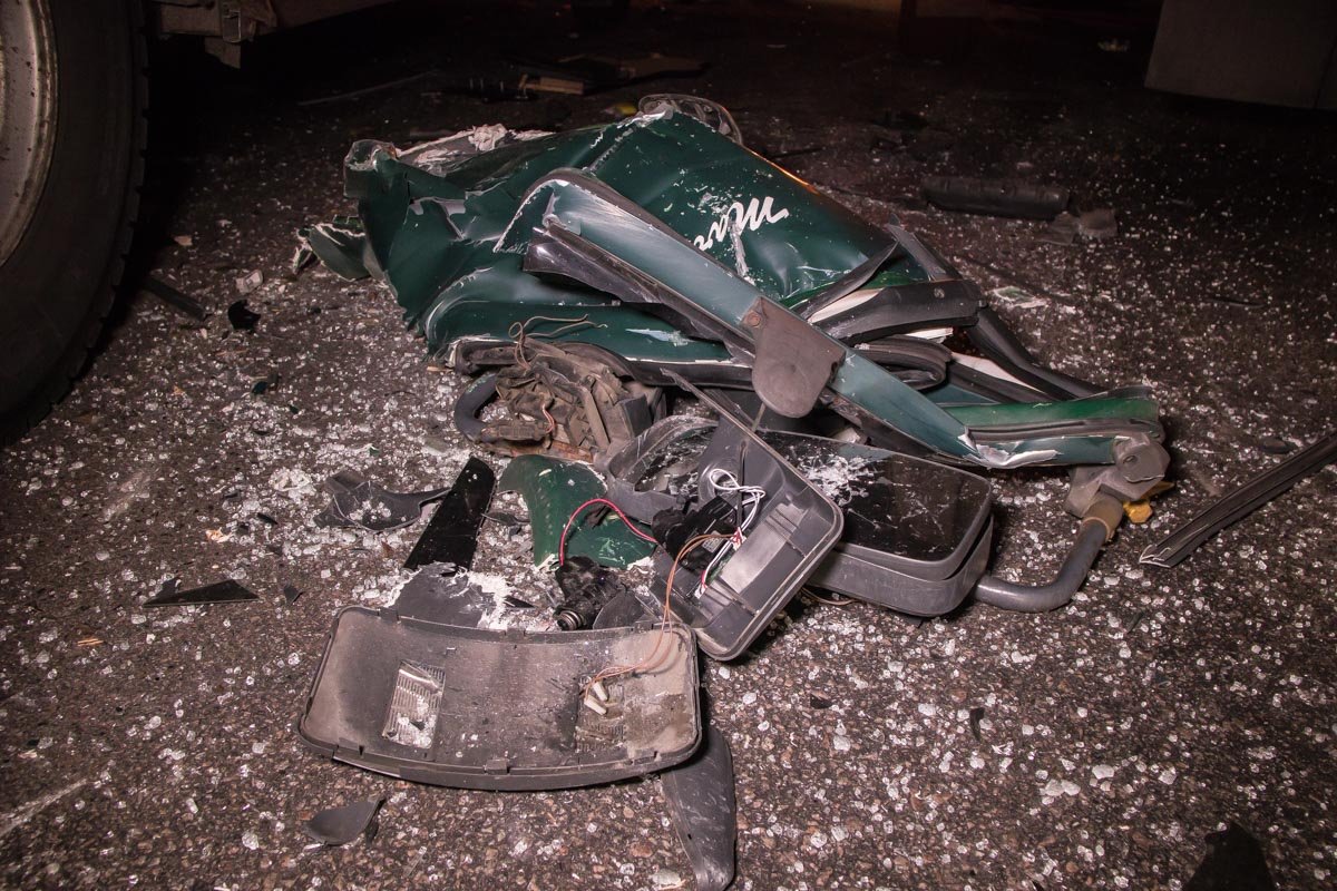 Во вторник, 17 июля, на пересечении улицы Братиславской и Лесного проспекта седельный тягач MAN врезался в фуру Scania