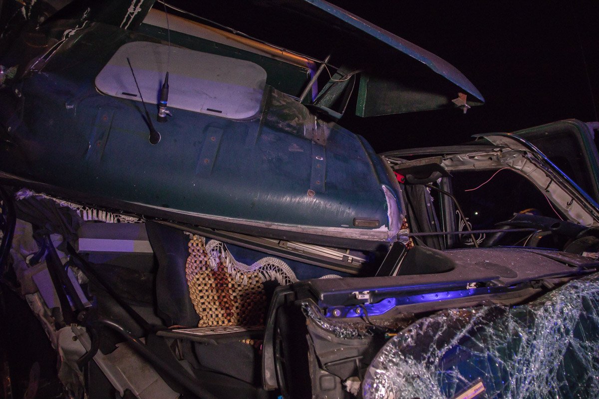 На месте работали четыре экипажа патрульной полиции и две бригады медиков