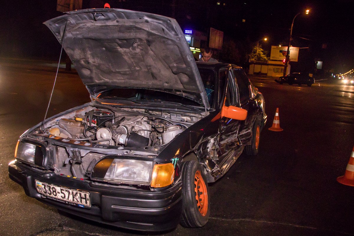 Водитель Ford был в состоянии алкогольного опьянения и уснул в машине полицейских