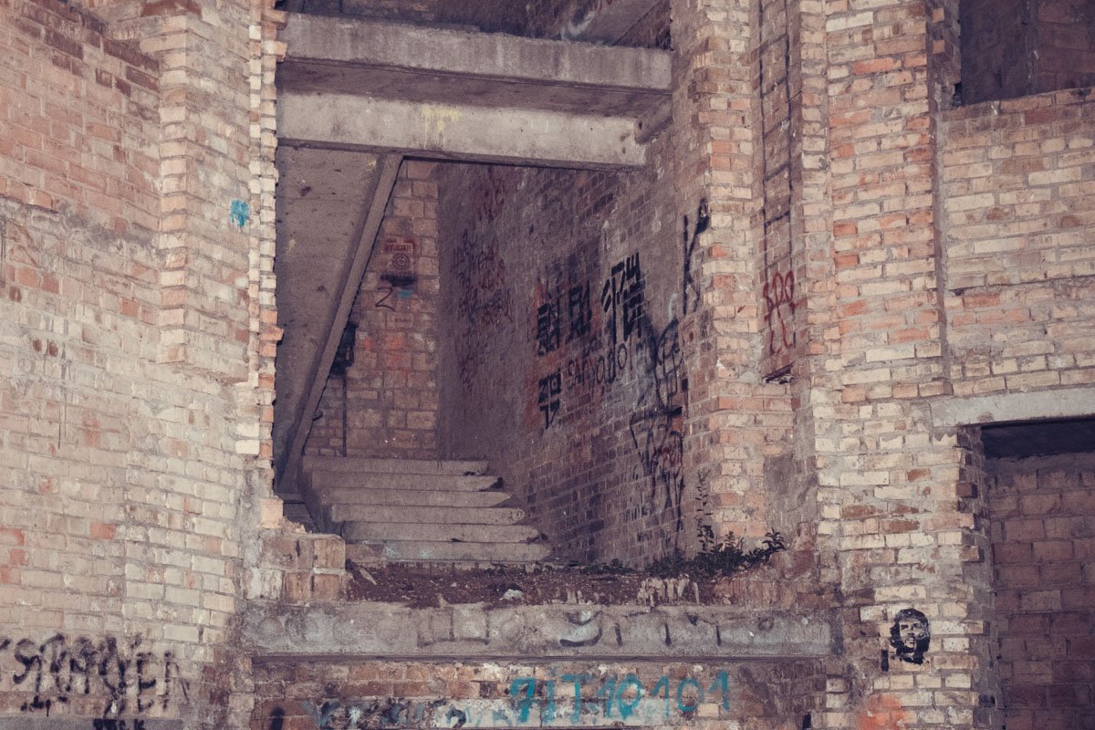 Компания подростков гуляла на территории киевской психоневрологической больницы №1 имени Павлова