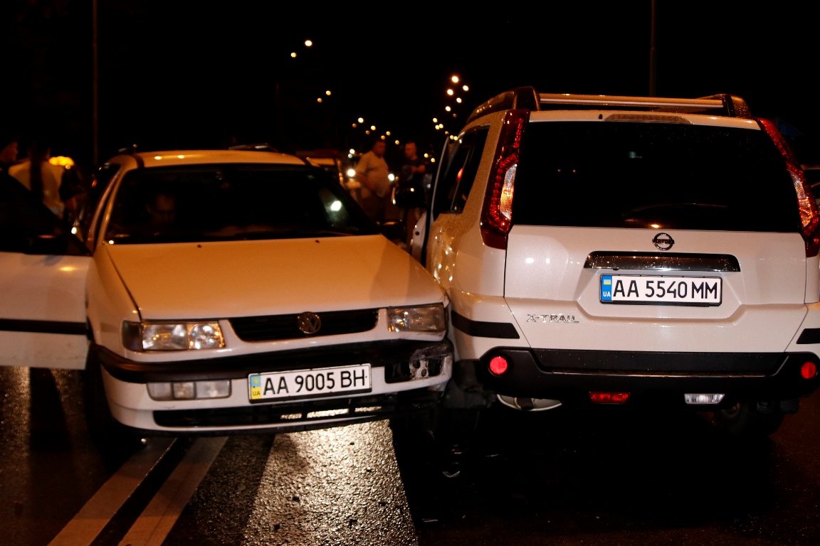 Также "немца" ударил в бок Nissan X-Trai