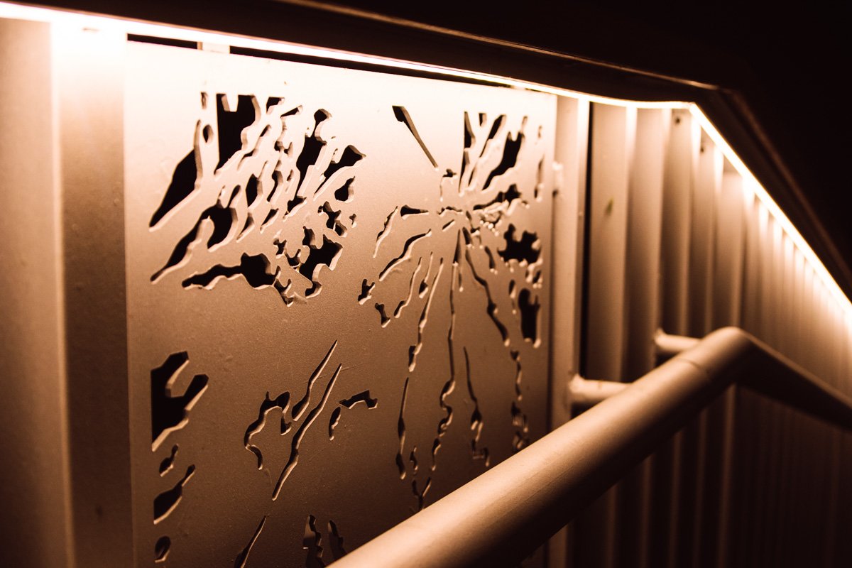 Также перила украшены изображением каштанов