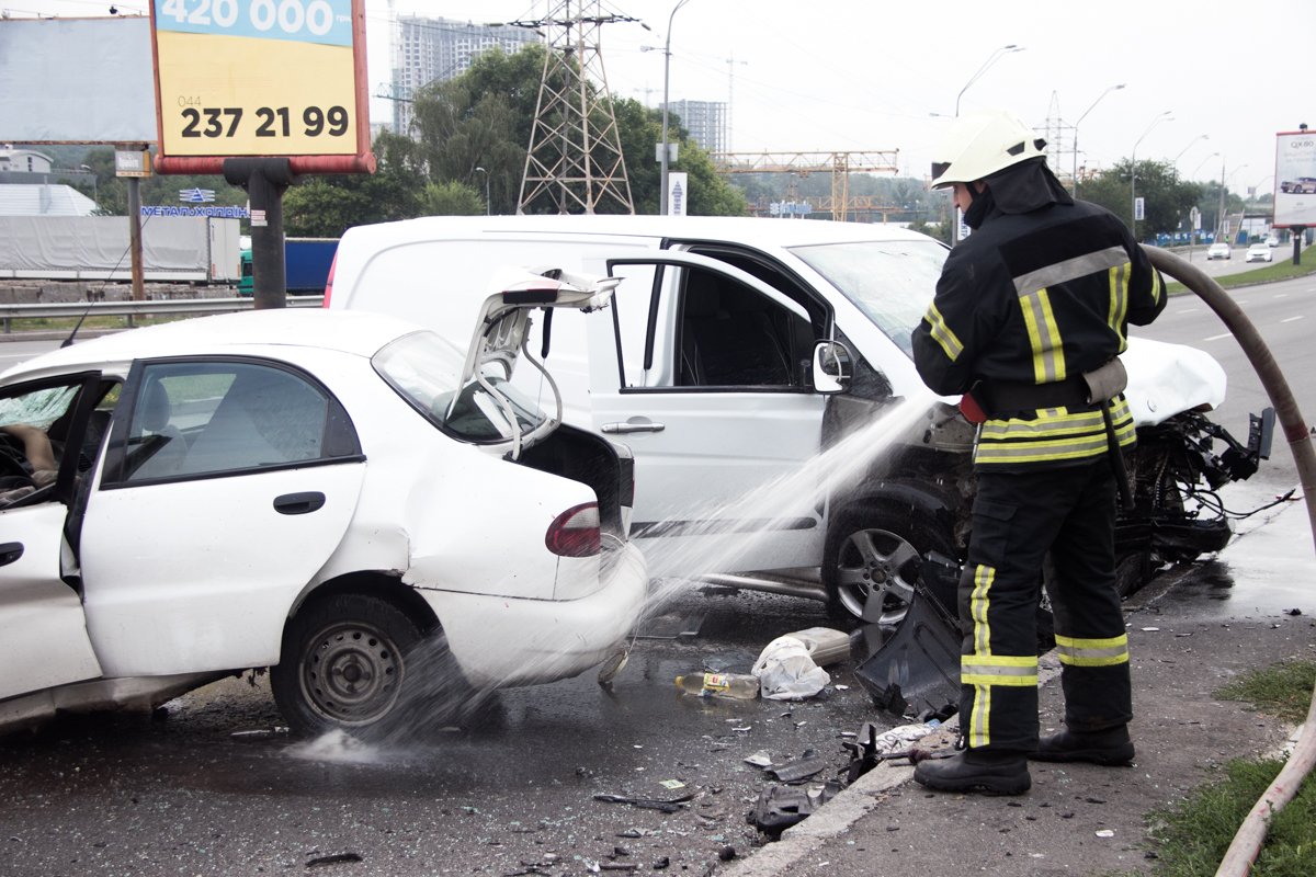 В результате лобового столкновения погибли водитель и девушка-пассажир Lanos