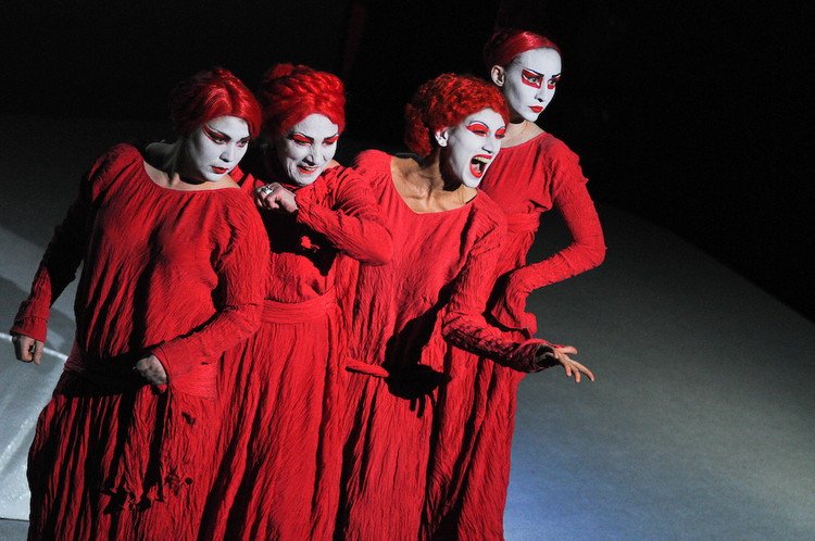 В постановке тема о «неназываемом» переводится в разряд настоящего искусства