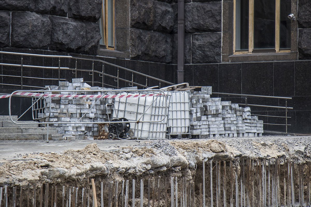 К ремонту тротуара подошли со всей серьезностью К ремонту тротуара подошли со всей серьезностью