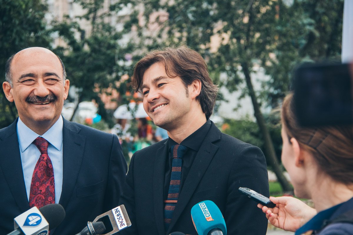 Также был министр культуры Украины Евгений Нищук