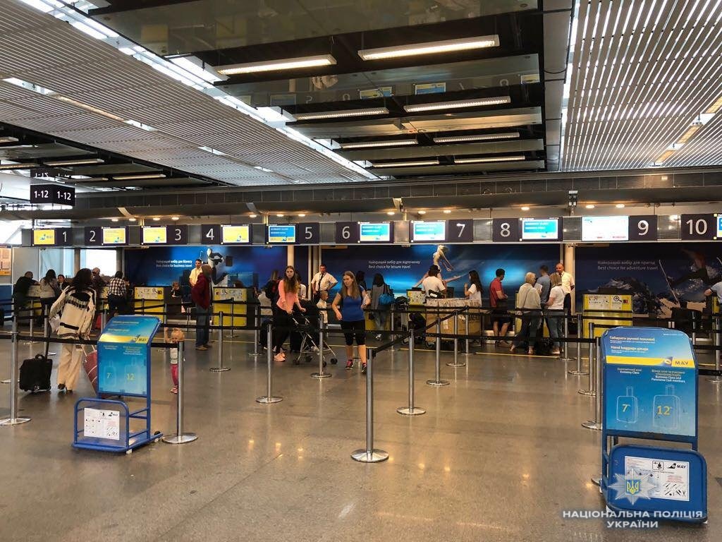 В Василькове трое украинцев и гражданин Китая вербовали украинских девушек, а затем переправляли их в КНР