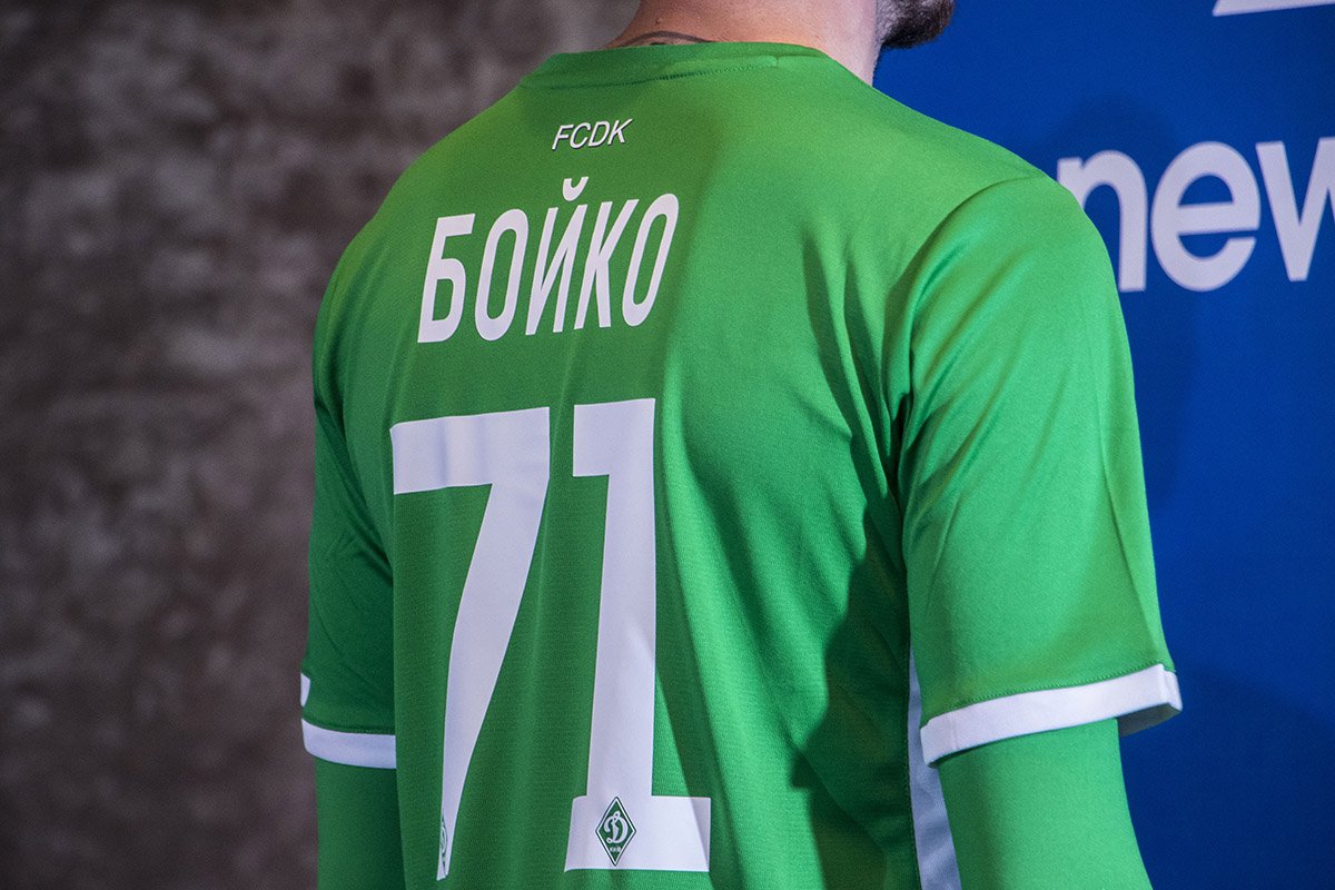 Изменился традиционный шрифт на футболках 