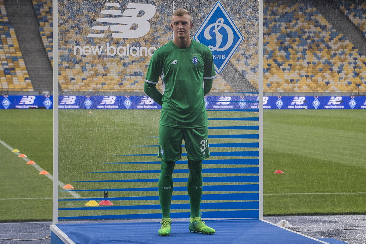 Презентацию немного подпортила непогода