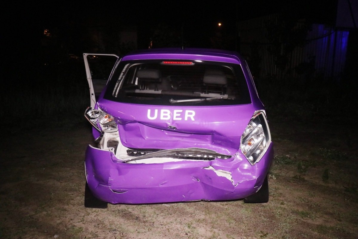 Ни в автобусе, ни в Uber пассажиров не было. Ни в автобусе, ни в Uber пассажиров не было.