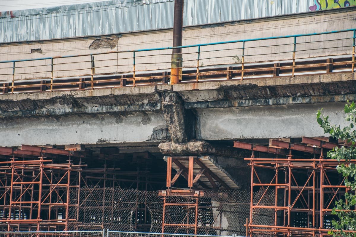 Сейчас Шулявский мост находится в аварийном состоянии 