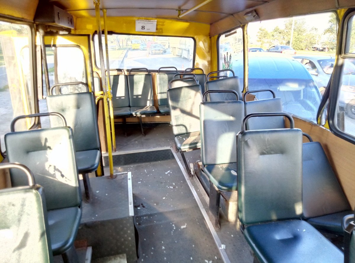 В Киеве возле ТРЦ Skymall из-за яркого солнца Volkswagen протаранил маршрутку с пассажирами 2