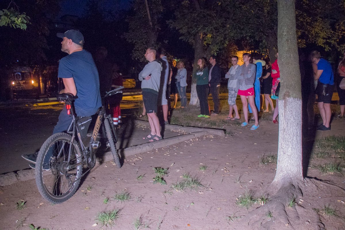 Сотрудники патрульной полиции вывели на улицу 20 человек