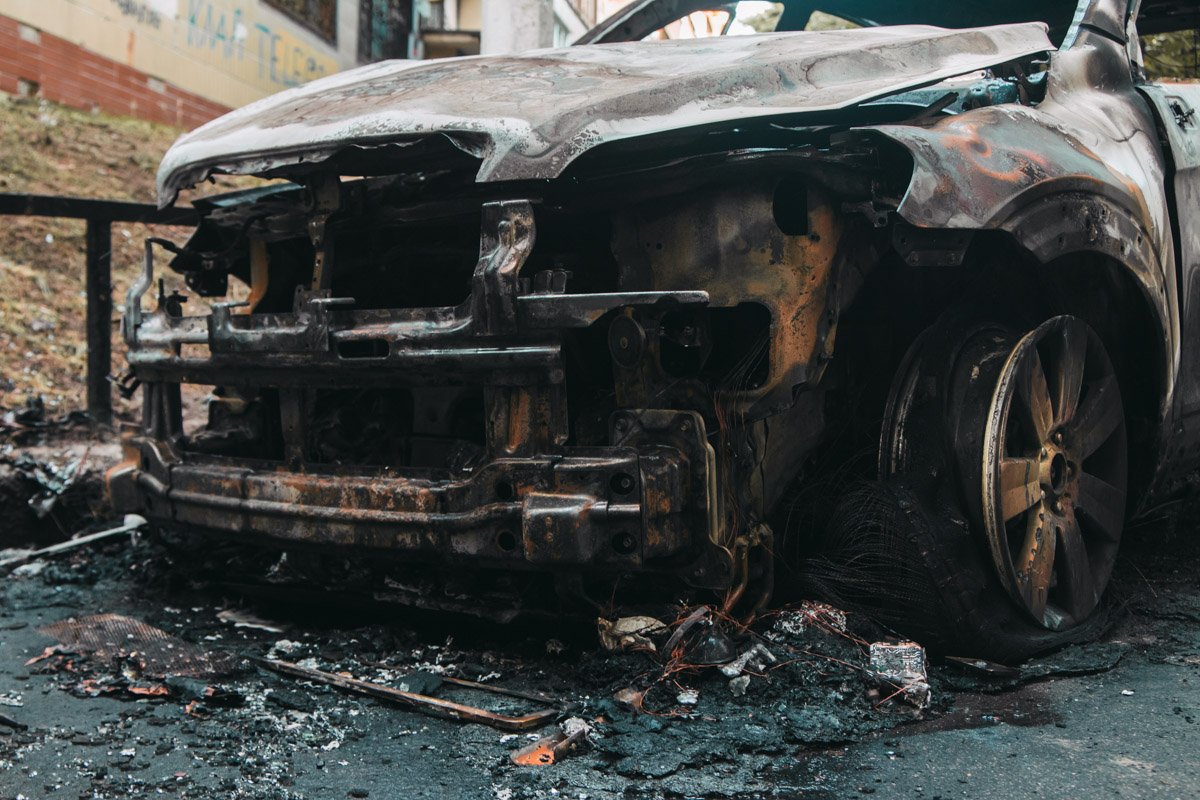 Владелец автомобилей считает, что это был поджог