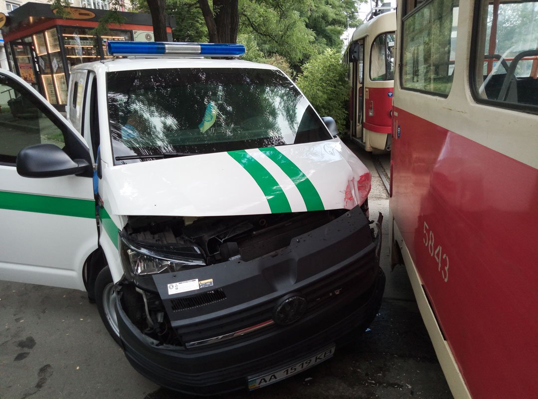 На месте работает полиция