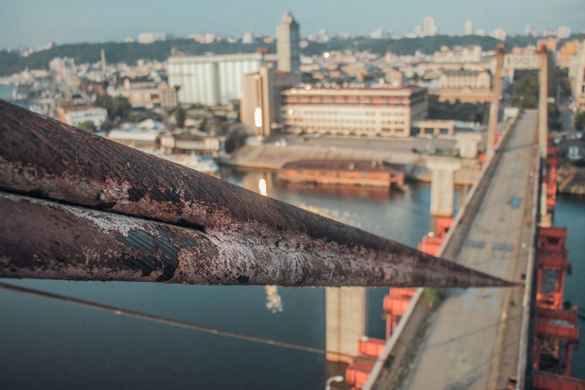 В сочетании всего этого даже такой невзрачный на вид мост становится интересным и достойным внимания
