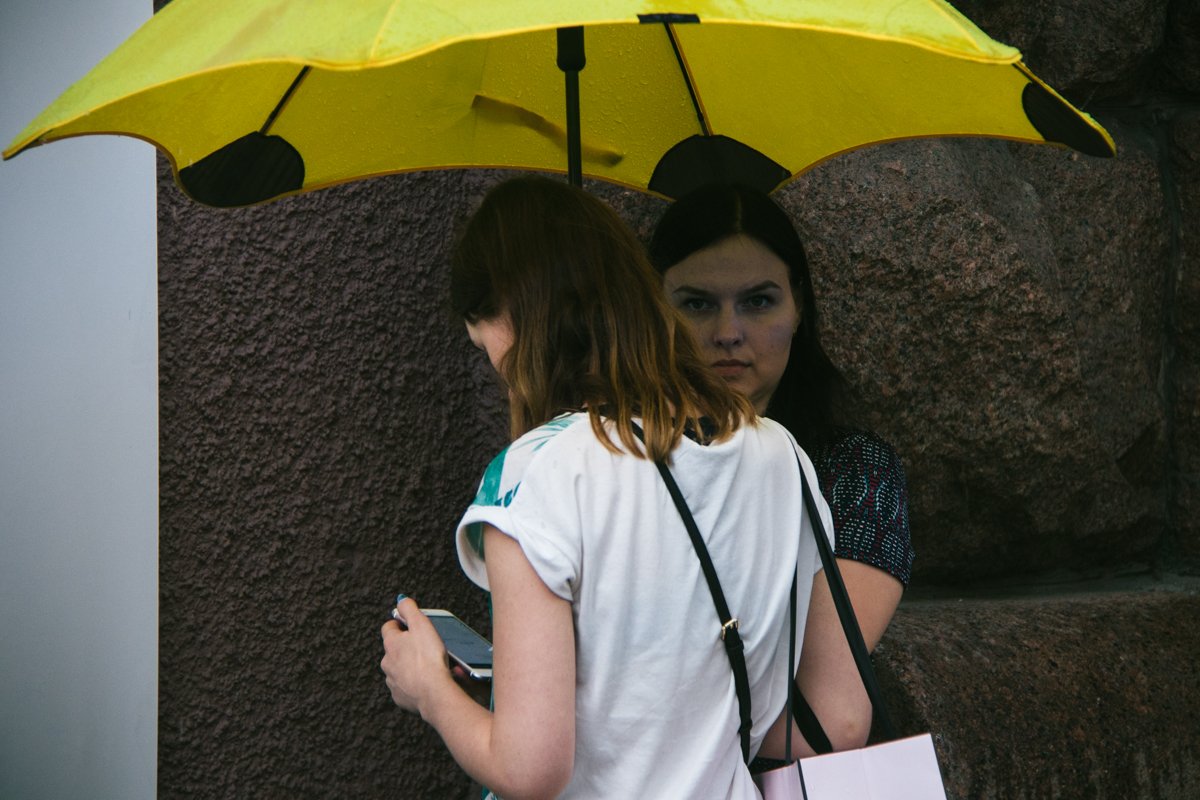 Зонтик цвета солнышка — чтобы хоть где-то оно было!