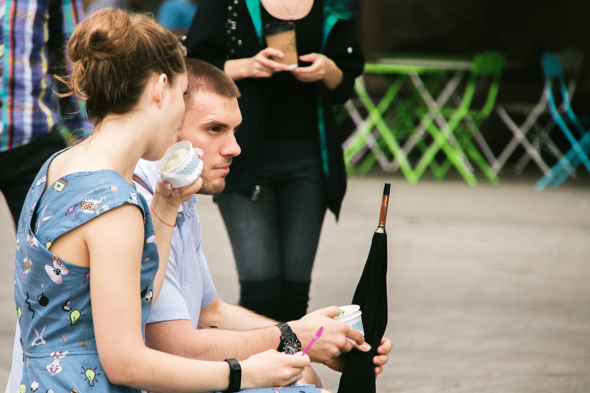 Познакомиться, поесть мороженое