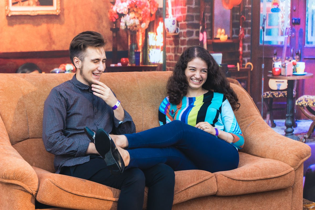 Знаменитый оранжевый диван