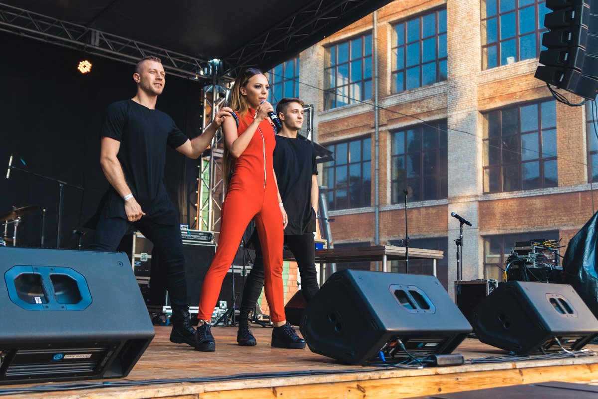 Яркая и обворожительная!