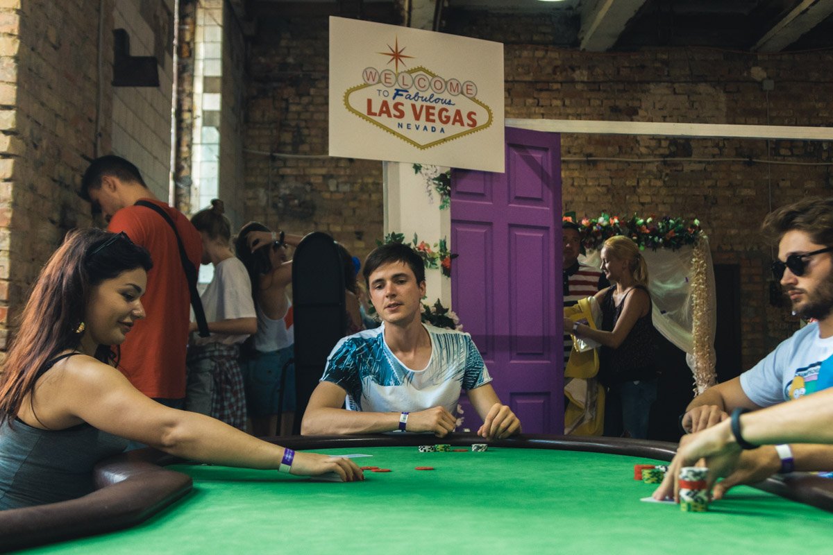 Не Кураж Базар, а настоящий Лас-Вегас!