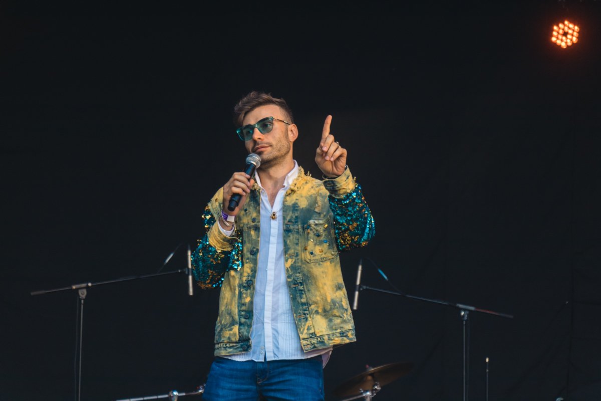 Сцена не пустовала