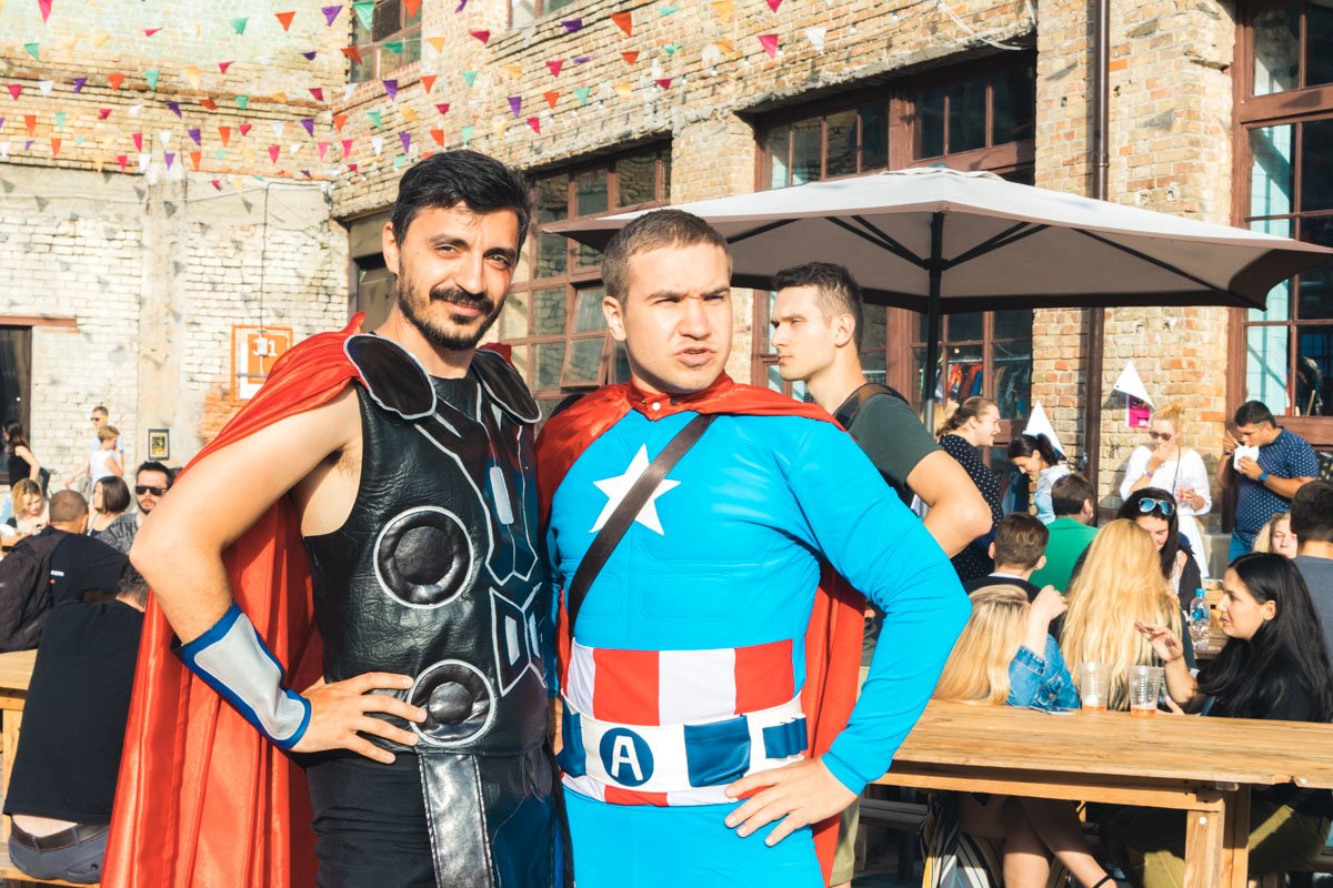 Супергерои на тусовке Супергерои на тусовке