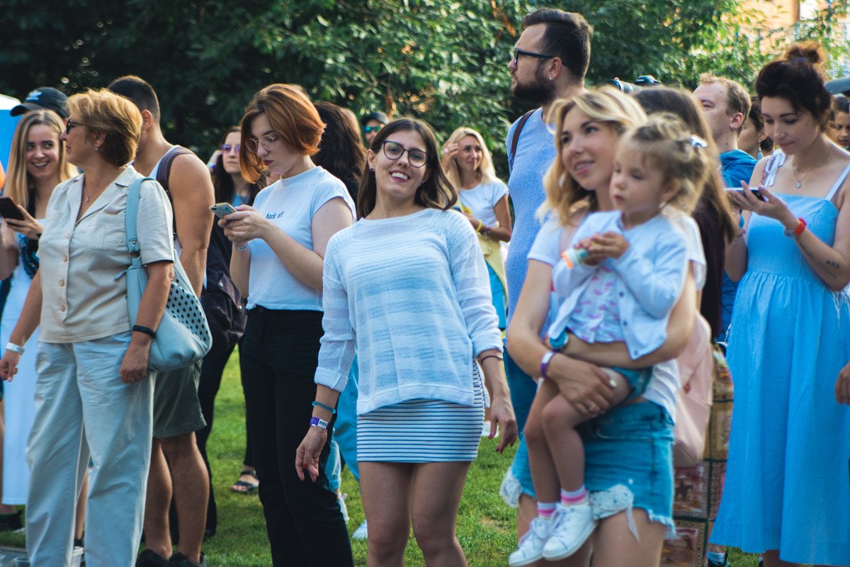 Кураж Базар объединяет людей разных возрастов, разных интересов Кураж Базар объединяет людей разных возрастов, разных интересов