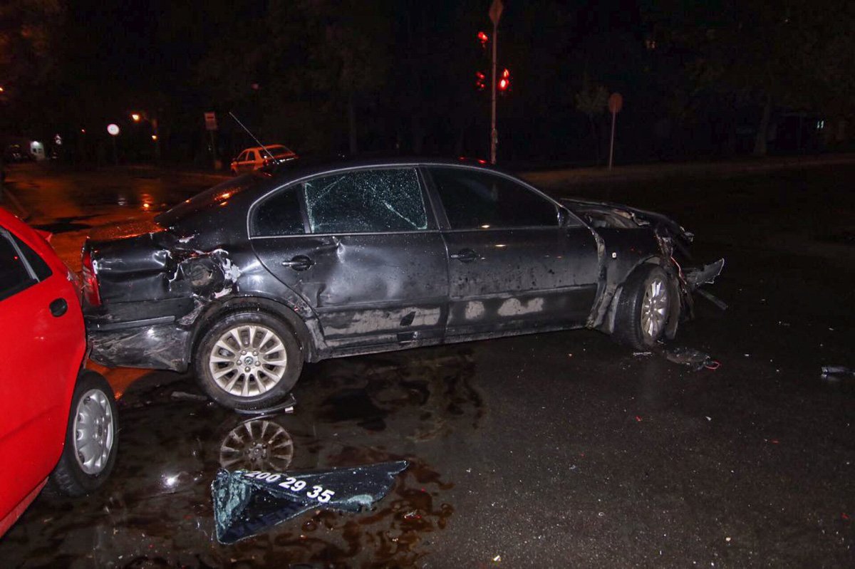 В результате аварии водителя Chevrolet госпитализировали с тяжелыми травмами