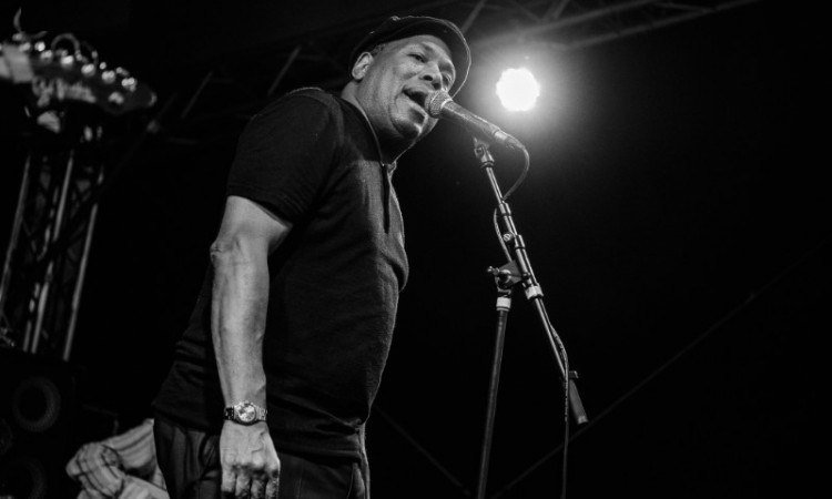 Уже более 40 лет Кит Данн исполняет блюз, который своей простотой и искренностью захватывает с первой минуты