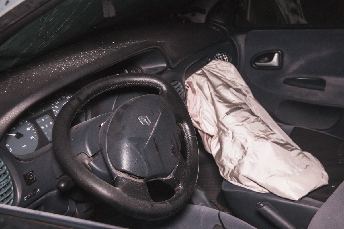 Из-за скользкой дороги Suzuki занесло навстречу автомобилю Skoda