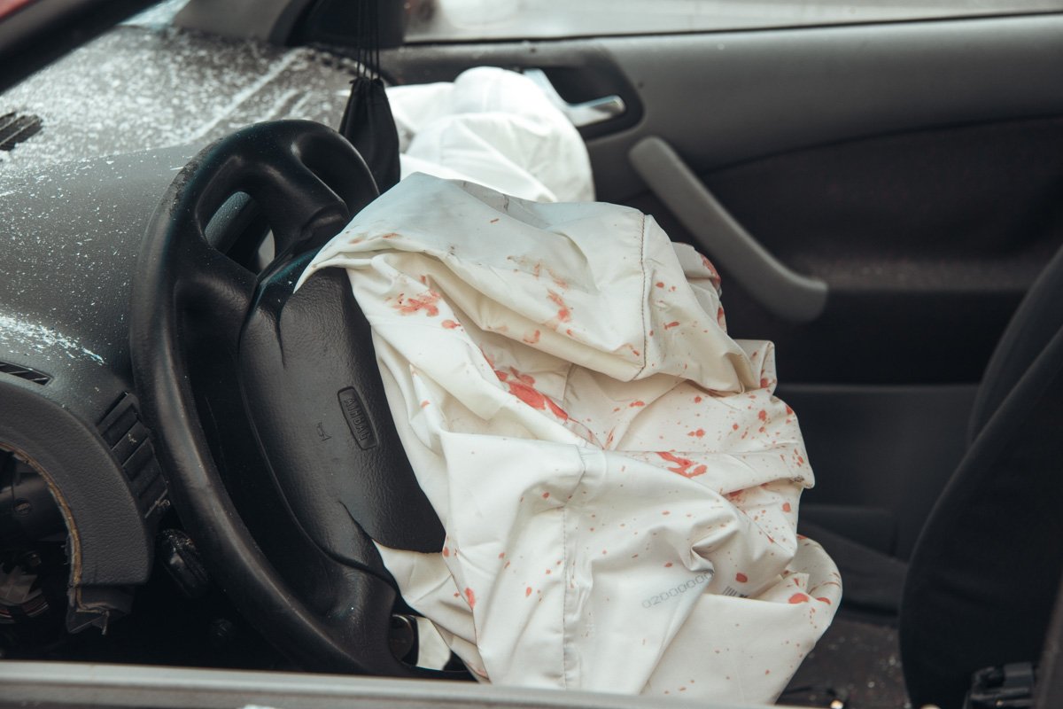 В автомобиле сработали подушки безопасности