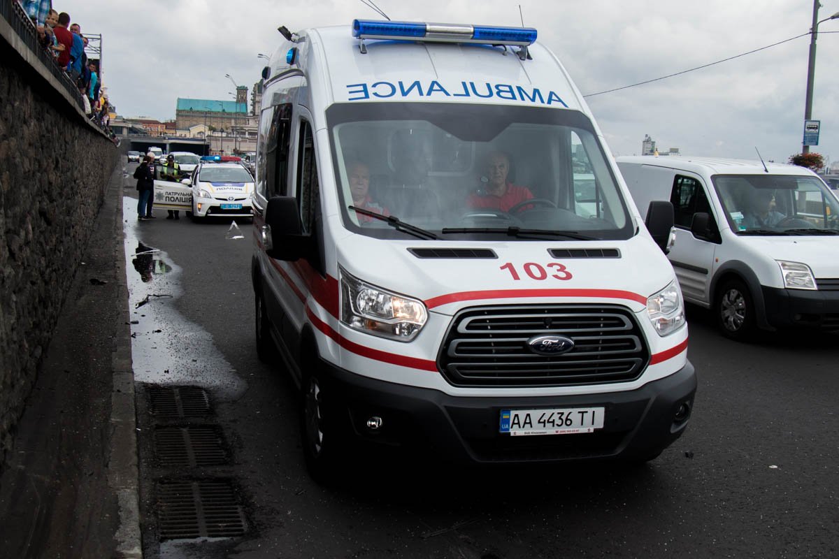 На место приезжали две кареты "скорой", спасатели, работала патрульная полиция На место приезжали две кареты "скорой", спасатели, работала патрульная полиция