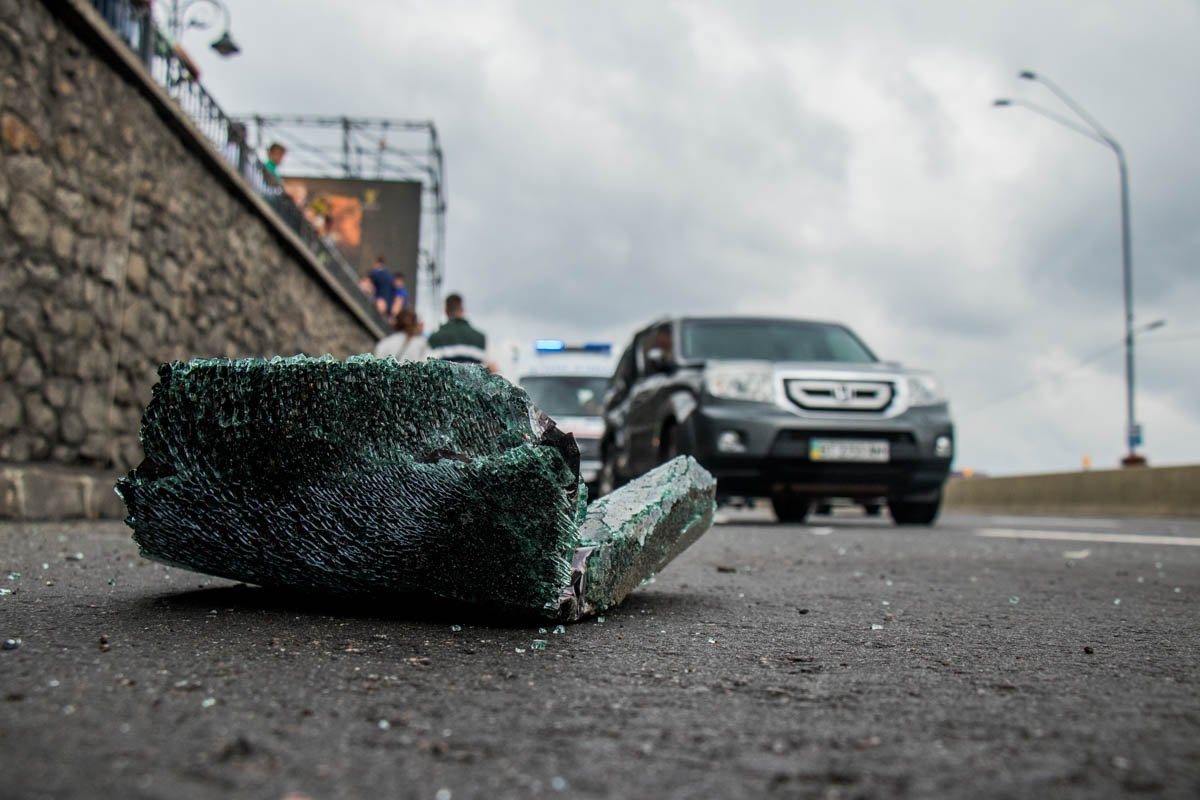 Движение на Набережном шоссе не затруднено, автомобили передвигаются в обычном режиме Движение на Набережном шоссе не затруднено, автомобили передвигаются в обычном режиме