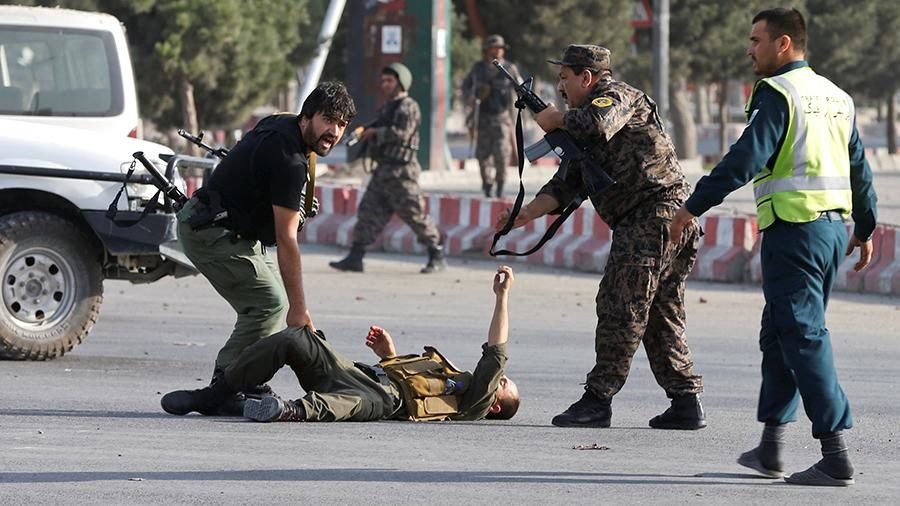 В международном аэропорту Кабула имени Хамида Карзая прогремел мощный взрыв В международном аэропорту Кабула имени Хамида Карзая прогремел мощный взрыв