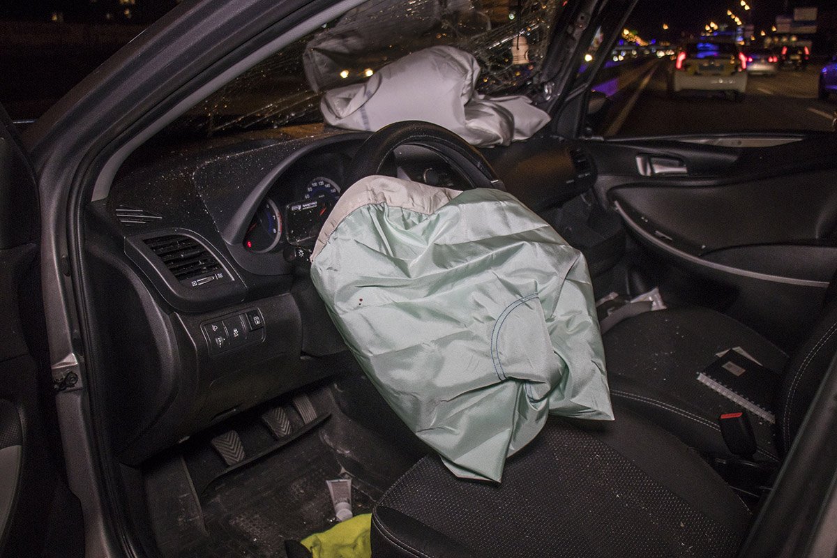 После столкновения водитель микроавтобуса попытался скрыться в районе озера