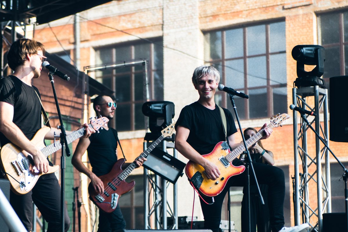 Группа Fontaliza преобразили любимые саундреки под свой стиль и исполнили их для публики Группа Fontaliza преобразили любимые саундреки под свой стиль и исполнили их для публики