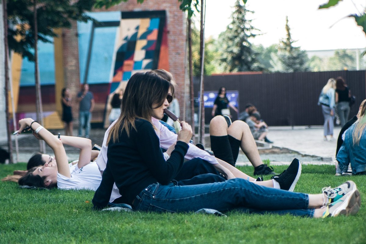 Делай селфи, ешь мороженое, отдыхай и веселись — вот это крутые выходные! Делай селфи, ешь мороженое, отдыхай и веселись — вот это крутые выходные!