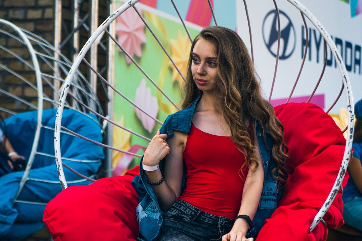 Lady in red Lady in red